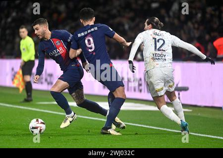 © Julien Mattia/le Pictorium/MAXPPP - Parigi 11/02/2024 Julien Mattia/le Pictorium - 11/02/2024 - Francia/Ile-de-France/Parigi - Lucas Hernandez et Goncalo Ramos en Defense lors de la rencontre entre le Paris Saint Germain (PSG) et le LOSC (Lille), au Parc des Princes, le 10 fevrier 2024. - Valeurs ACtuelles Out, JDD Out, No JDD, RUSSIA OUT, NO RUSSIA #norussia/11/02/2024 - Francia/Ile-de-France (regione)/Parigi - Lucas Hernandez e Goncalo Ramos in difesa durante la partita tra Paris Saint Germain (PSG) e LOSC (Lille), al Parc des Princes, 10 febbraio 2024. Foto Stock