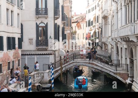 Ponte dei Consorzi e Ponte del Rèmedio sul Rio del Palazzo (della Canonica) a San Marco sestiere a Venezia, Veneto, Italia © Wojciech Strozyk / Ala Foto Stock