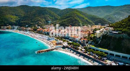 Vista aerea di Noli sulla Riviera Ligure, Liguria, Italia Foto Stock