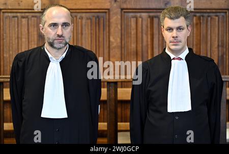 Liegi, Belgio. 12 febbraio 2024. Avvocato Bert Partoens e avvocato Alexandre De Fabribeckers nella foto durante l'inizio del processo a Roemers, davanti alla Corte d'assise di Liegi, lunedì 12 febbraio 2024, a Liegi. Roemers è accusato di aver ucciso sua moglie Ghislaine Thissen. Thissen di 63 anni è stata trovata morta in un serbatoio di latte che stava pulendo. I fatti avvennero il 17 novembre 2020 nella fattoria di famiglia a Gemmenich, Plombieres. BELGA PHOTO ERIC LALMAND credito: Belga News Agency/Alamy Live News Foto Stock