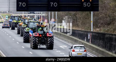 HAARLEM - protesta contro gli agricoltori durante il loro viaggio in una processione dimostrativa dal Beverwijk Bazaar all'edificio del governo provinciale di Haarlem per consegnare un opuscolo con le richieste. ANP ROBIN UTRECHT netherlands Out - belgio Out Foto Stock