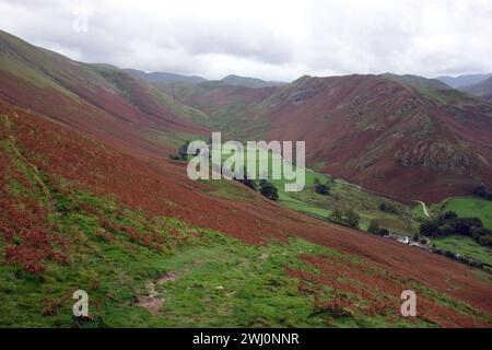 La Fusedale Valley & The Wainwright 'Steel Knotts' dal Path al 'Bonscale Pike' vicino a Howtown, Lake District National Park, Cumbria, Inghilterra, Regno Unito. Foto Stock