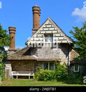 Colombe. Blaise Hamlet, Henbury, Bristol, costruito nel 1812 da John Nash per i lavoratori nella tenuta del castello di Blaise. Foto Stock