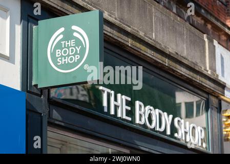 High Street, Southend on Sea, Essex, Regno Unito. 12 febbraio 2024. La Body Shop, un'azienda britannica di cosmetici, prodotti per la cura della pelle e profumi, è destinata a nominare amministratori questa settimana, in una mossa che potrebbe comportare la chiusura di negozi e la perdita di posti di lavoro. Aurelius ha acquisito l'attività a novembre per una somma quotata di 207 milioni di sterline, ma le vendite nel periodo natalizio sono scese al di sotto degli obiettivi prefissati e i nuovi proprietari hanno riferito che l'azienda opera con capitale circolante insufficiente Foto Stock