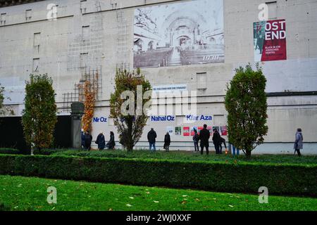 Commemorazione del Reichspogromnacht nel 1938 e del massacro di Hamas nel 2023 Foto Stock