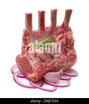 Costoletta di agnello con cipolla fresca, aglio, rosmarino Foto Stock