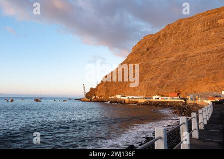 L'area del porto di Jamestown sull'isola atlantica di Sant'Elena al tramonto Foto Stock