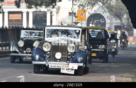 Nuova Delhi, India. 11 febbraio 2024. Auto d'epoca sulla strada di Delhi durante il 57° Rally Statesman. (Foto di Indraneel Sen/Pacific Press) credito: Pacific Press Media Production Corp./Alamy Live News Foto Stock