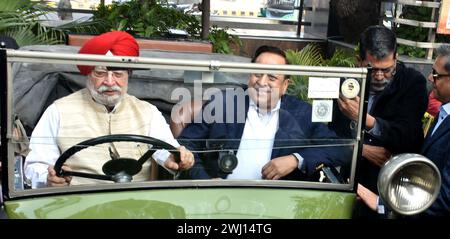 Nuova Delhi, Delhi, India. 11 febbraio 2024. Hardeep Singh Puri Ministro dell'Unione del petrolio e del gas naturale durante il 57° Statesman Vintage Car Rally. (Immagine di credito: © Nahid Hasan/Pacific Press via ZUMA Press Wire) SOLO PER USO EDITORIALE! Non per USO commerciale! Foto Stock