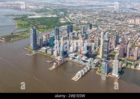 Jersey City bei New York Skyline mit Hudson River Luftbild nel New Jersey, Stati Uniti Foto Stock