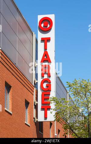 Logo target su una filiale del supermercato discount di Chicago, Stati Uniti Foto Stock