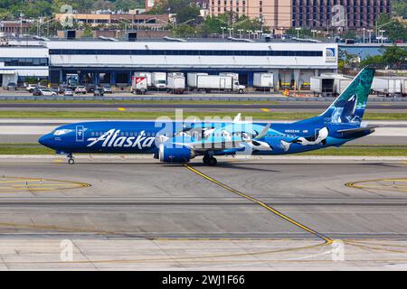 Alaska Airlines Boeing 737-9 MAX aeroplano aeroporto JFK di New York negli Stati Uniti West Coast Wonders livrea speciale Foto Stock