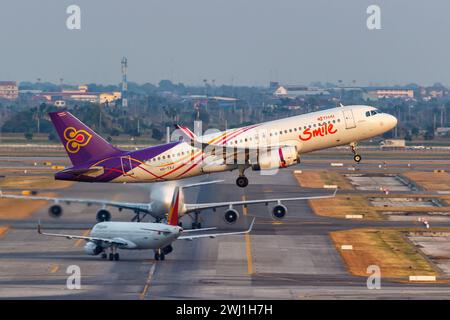 Thai Smile Airbus A320 Flugzeug Flughafen Bangkok Suvarnabhumi in Thailandia Foto Stock