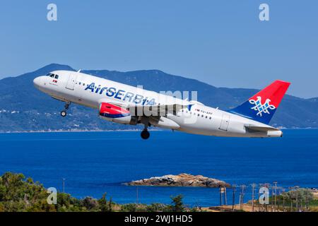 Air Serbia Airbus A319 Aircraft Aeroporto Skiathos in Grecia Foto Stock