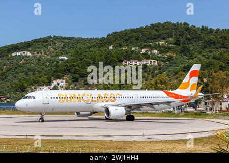 Aeroporto di Skiathos Airbus A321 Sunclass in Grecia Foto Stock