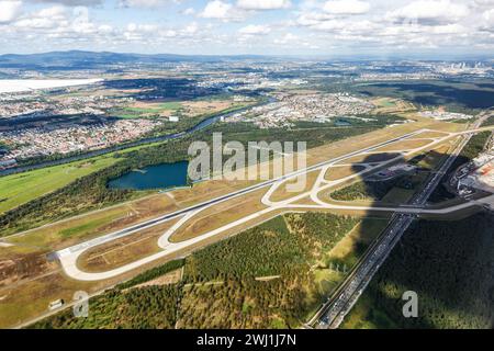 Vista aerea dell'aeroporto di Francoforte con la pista nord-ovest in Germania Foto Stock