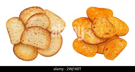 Cracker al forno, crostini di pane isolati su sfondo bianco, vista dall'alto Foto Stock