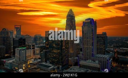 Vista aerea notturna della città di Charlotte, North Carolina Foto Stock