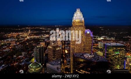 Veduta aerea notturna della Queen City, Charlotte, North Carolina Foto Stock