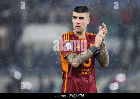 Roma, Italie. 10 febbraio 2024. Gianluca Mancini di Roma saluta i suoi tifosi al termine del campionato italiano di serie A tra Roma e FC Internazionale il 10 febbraio 2024 allo Stadio Olimpico di Roma - foto Federico Proietti/DPPI Credit: DPPI Media/Alamy Live News Foto Stock