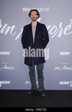 Roma, Italia. 12 febbraio 2024. Alessandro tedeschi partecipa al photocall della serie Sky "un amore" al cinema Barberini. Credito: SOPA Images Limited/Alamy Live News Foto Stock