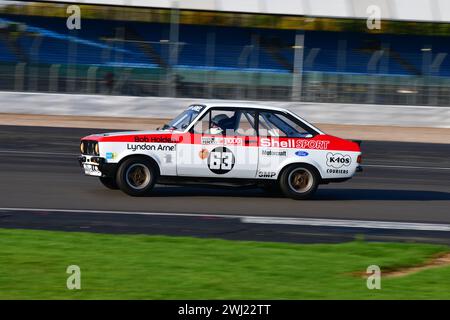 Dave Devine, Ford Escort RS2000, HRDC ‘Gerry Marshall’ Trophy Series, oltre 30 vetture in griglia per una gara di quarantacinque minuti a due piloti con pre-1 Foto Stock