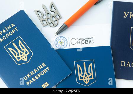 Documento di servizio passaporto. Centro ucraino per il rilascio dei documenti. Ucraina, Kiev - 26 gennaio 2024. Foto Stock