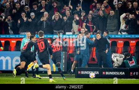 Leverkusen, Germania. 10 febbraio 2024. Torjubel,: Allenatore Xabi Alonso (Leverkusen) Jeremie Frimpong (Leverkusen) Bayer Leverkusen - FC Bayern München 10 Foto Stock