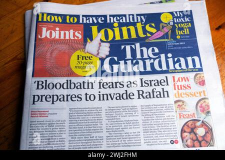 Il "bagno di sangue" teme mentre Israele si prepara a invadere Rafah, il quotidiano Guardian titola la prima pagina Gaza Israele guerra Hamas articolo 10 febbraio 2022 Londra Regno Unito Foto Stock