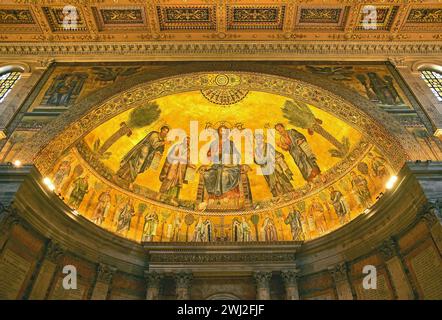 Interno della Basilica, San Paolo fuori le Mura, Roma, Italia Foto Stock