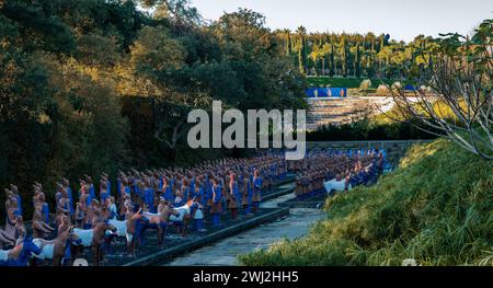 Esercito di terracotta nel parco paesaggistico orientale di Bacalhoa Buddha Eden in Portogallo Foto Stock