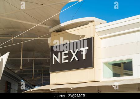 Wolverhampton, Inghilterra – 12 febbraio 2024: Negozio di abbigliamento e articoli per la casa nel Regno Unito, prossima segnaletica presso il Bentley Bridge Retail Park di Wolverhampton Foto Stock