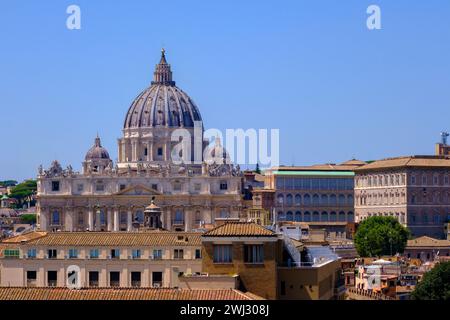 Roma, IT - 11 agosto 2023: Vista dall'alto del Vaticano e della Basilica di San Pietro Foto Stock