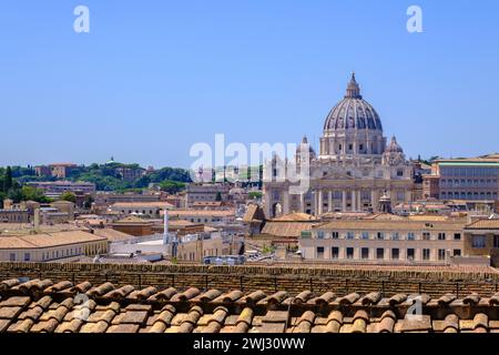 Roma, IT - 11 agosto 2023: Vista dall'alto del Vaticano e della Basilica di San Pietro Foto Stock