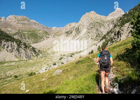 Salita al picco di Argualas, catena montuosa dei Pirenei, Huesca, Spagna Foto Stock