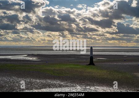 Il Crowstone a Chalkwell Beach a Southend-on-Sea che segna i limiti della giurisdizione della Corporation of the City of London. Foto Stock