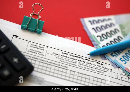 Lettera di notifica del modulo fiscale indonesiano SPT per il periodo di imposta sul reddito articolo 23 e/o articolo 26 sul conto contabile Foto Stock