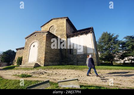 Oviedo, Asturie, Spagna. La basilica di San Julián de los Prados o Santullano, è una chiesa pre-romanica dell'inizio del IX secolo. Giorno Foto Stock