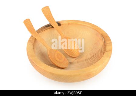 Recipiente in legno e cucchiai isolati su sfondo bianco. Foto Stock