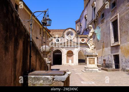 Statua in marmo di San Michele di Raffaello da Montelupo a Castel Sant'Angelo Foto Stock