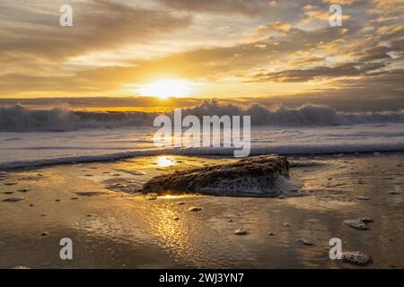 Prima luce sulle rocce Foto Stock