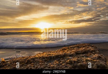 Prima luce sulle rocce Foto Stock