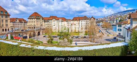 Zürich, SVIZZERA - 3 APRILE 2022: Ensemble di edifici storici su Lindenhofstrasse, il 3 aprile a Zürich, Svizzera Foto Stock