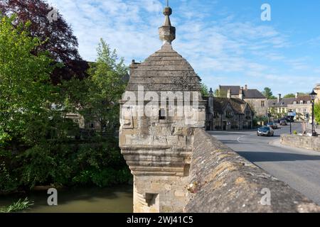 Le chiuse del villaggio. Bradford-upon Avon, Wiltshire, l'unico esempio su un ponte, noto anche come "la Cappella" e "la Blindhouse" Foto Stock