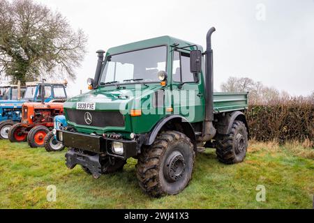 Febbraio 2024 - lo Stretton Young Farmers Club ha ospitato un'associazione benefica Tractor Run nei villaggi di Warrington in aiuto della British Heart Foundation Foto Stock