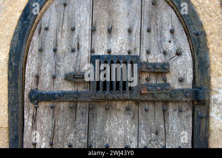 Le chiuse del villaggio. Mells, Somerset, costruita nel 1728, nota come "Blind House", una cella singola con una porta di sicurezza interna aggiuntiva. Foto Stock