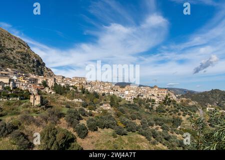 Vista del pittoresco villaggio montano di stilo in Calabria Foto Stock