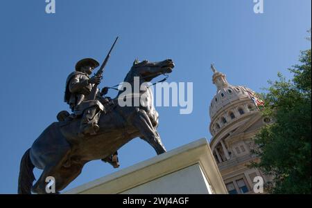 monumento eretto nel 1907 all'ottavo Texas Cavalry nella guerra civile americana del 1861-1865 chiamato "Terry's Texas Rangers" - Campidoglio del Texas costruito nel 1888 Foto Stock