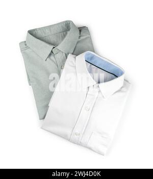 Nuova camicia maschile su sfondo bianco Foto Stock