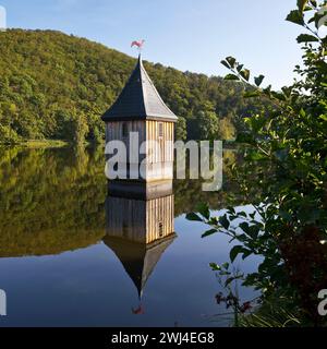 Chiesa nel lago, torre della chiesa guglia nel serbatoio, Nieder-Werbe, Edersee, Assia, Germania Foto Stock